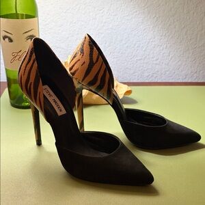 Steve Madden Black and Tiger Print Heels